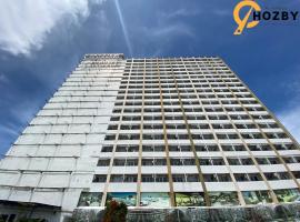 Hozby Skyview Setiabudi Suites, хотел в Sunggal