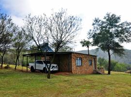Shallow Pig Cottage, cabin in Parys