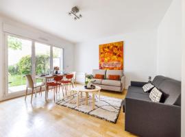 Comfortable Home with Garden - 1BR6P - Vanves, hotel in Vanves