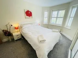 2-Bed Coastal Retreat - Sleeps 4 & Parking