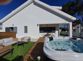 Villa Ocean Waves, Hotel in Aroeira