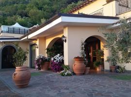 Hotel Villa Degli Angeli, hotel v destinácii Castel Gandolfo