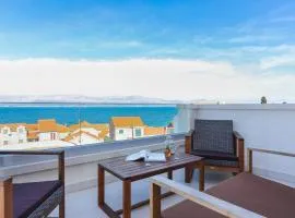 Beautiful, sea view, located in historic center.