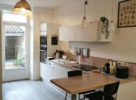 Agr&eacute;able maison de ville, de 1 &agrave; 6 personnes, &agrave; 5 min &agrave; pied du centre ville de Cognac, hytte i Cognac