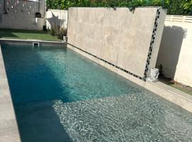 VALTISYA POOL AND AIRPORT, séjour à la campagne à Telde