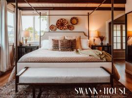 Swank House on Main St in Ashland, villa in Ashland