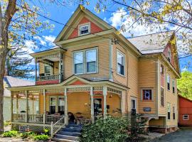 Blooming Inn Shelburne Falls, family hotel in Shelburne Falls