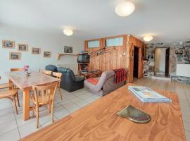 Nice Apartment In Les Estables With Wifi And 2 Bedrooms, orlofshús/-íbúð í Les Estables