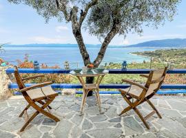 Awesome Home In Kalamata With 2 Bedrooms And Wifi, hotel di lusso a Kalamáta