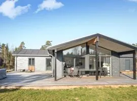 Five-Bedroom Holiday Home In Vaggerlose