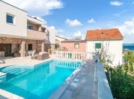 Stunning Home In Grohote With 6 Bedrooms, Wifi And Outdoor Swimming Pool