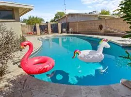 Western House Close to Suns Arena with Private Pool & Fire Pit