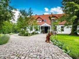 Villa in Be czna near Lake Kl pnicko