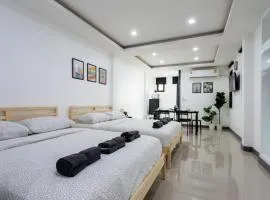 P3 Silom Large 2beds full kitchen WIFI 4-6pax