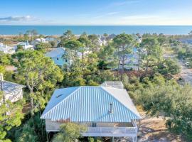 Woofs and Waves by Pristine Properties Vacation Rentals、Cape San Blasのホテル