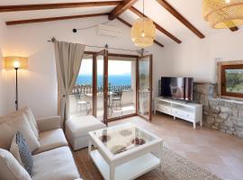 Villa Fani with Jacuzzi, villa à Ičići