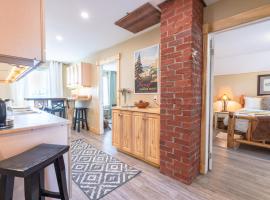 Craftsman's Loft - Heritage charm - AC - 5 min DT, hotel near Calgary Zoo Botanical Garden & Prehistoric Park, Calgary