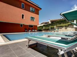 Residence Hotel Vacanze 2000 - Adults Only: Malcesine'de bir otel