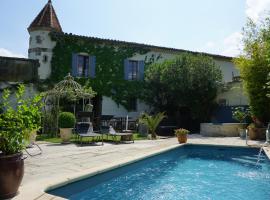 Les Deux Tours, hotel with pools in Brignon