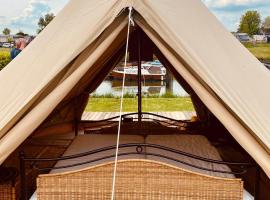 Bell Tent aan de haven, hotel u gradu 'Heerewaarden'