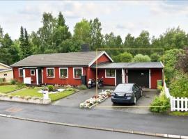 Nice Entire Semi - Attached House - M, feriebolig i Umeå
