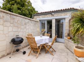 Gîte Racines - Appt avec terrasse, holiday rental in Doué-la-Fontaine