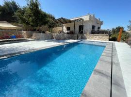 Ajloun mountain villa with beautiful outdoor views, apartment in Ajloun