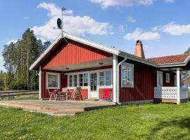 Beautiful home in Vittaryd with 3 Bedrooms and WiFi, hotel in Kvänarp