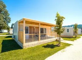 Mediteran Homes with Terme Čatež Tickets、チャテジ・オプ・サヴィのコテージ