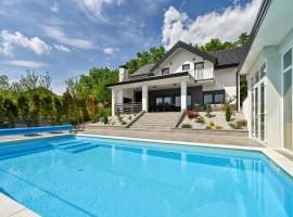 Stunning Home In Stubicke Toplice With Outdoor Swimming Pool, Heated Swimming Pool And Sauna, cottage à Stubicke Toplice