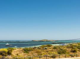 Ocean Sunset - Luxury Apartment with Ocean Views, lyxhotell i Lancelin