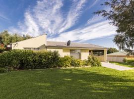 Sheoak on Wedge - Well Appointed Property Close To Beach, hotel a Ledge Point