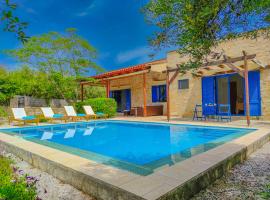 Lemon tree villa with private pool, hotel in Frés