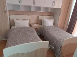 Aurora appartment, resort em Tirana