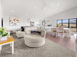 Luxury 5 Bedroom Home - Sentinel Chalet - Snowy Mountains - Jindabyne, chata v destinaci Jindabyne
