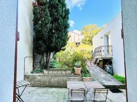 Le Gamay - Charmant T2 avec parking et Terrasse, hôtel à Châtel-Guyon près de : Thermes de Châtel-Guyon