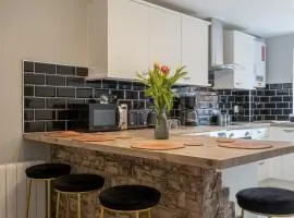Wonderful Townhouse with BBQ Backyard