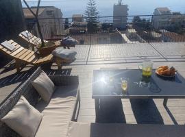 Appartamento con grande terrazza-vista mare, помешкання для відпустки у місті Санта-Тереза-ді-Рива