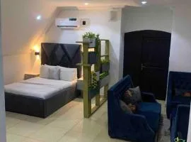 Loft Studio Unit in Lekki phase 1 - 2 ACs, Kitchen, Closet & Ironing room, Netflix, WI-FI, Bath tub 1