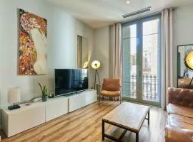 Quiet Luxury 2-bed apartment for couples & families