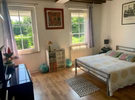 Chambre double - vue sur jardin, hotell med parkering i Chavigny-Bailleul