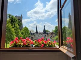 La Porterie face à l'abbaye, casa vacanze a Le Bec-Hellouin