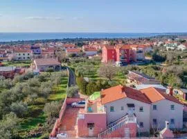 Two-Bedroom Apartment In Peroj