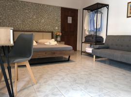 Armonia Guest House Skiathos: İskados şehrinde bir otel