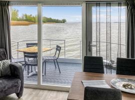 Awesome Ship-boat In Biddinghuizen With Wifi And 2 Bedrooms, hotel in Biddinghuizen
