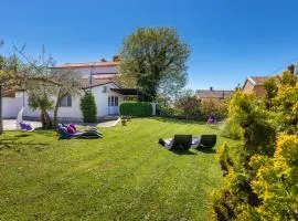 Awesome Home In Medulin With Kitchen