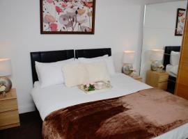 29EW Dreams Unlimited Serviced Accommodation- Staines - Heathrow, villa in Stanwell