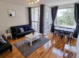 Lovely 2 bed Flat in S/E London, hotell i Abbey Wood