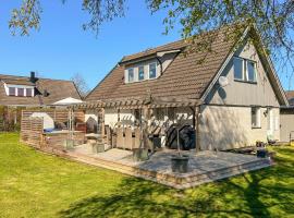 Amazing Home In Ystad With Jacuzzi, hotel v destinaci Ystad