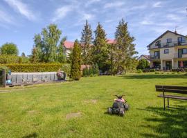 Gorgeous Apartment In Tupadly With Outdoor Swimming Pool, hotel di Tupadły